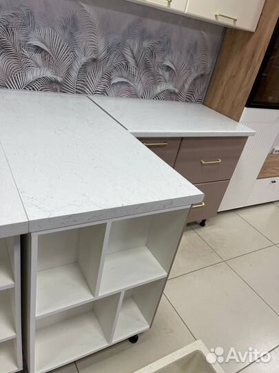 Кухня глянцевая угловая