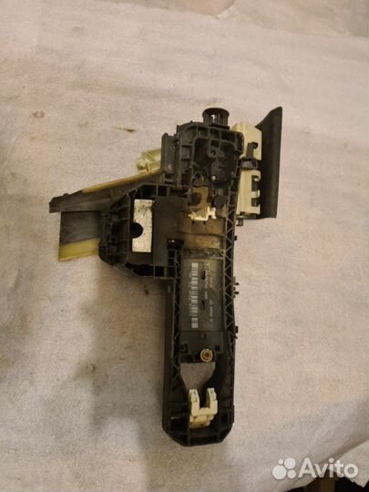 Кронштейн ручки двери передний правый