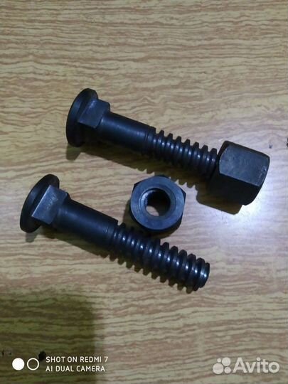 Болты зажима стапеля