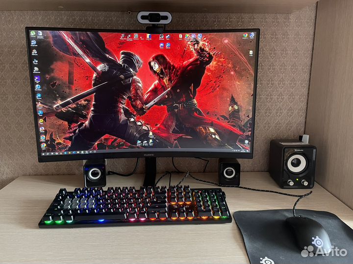 Мощный игровой компьютер с монитором