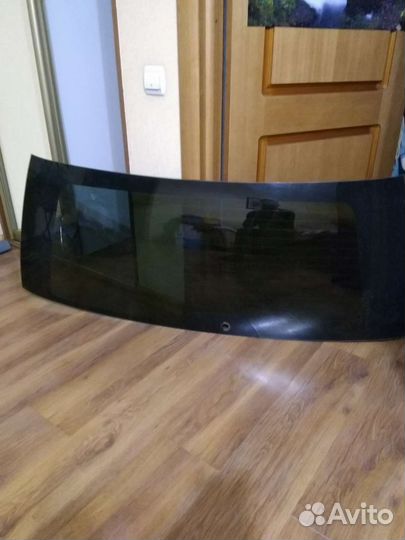 Заднее стекло оригинал на пятую дверь багажника