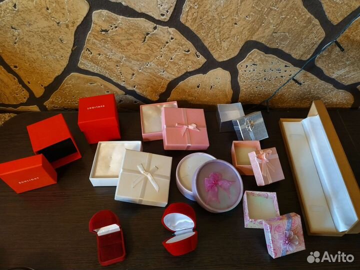 Бижутерия и коробочки к ней