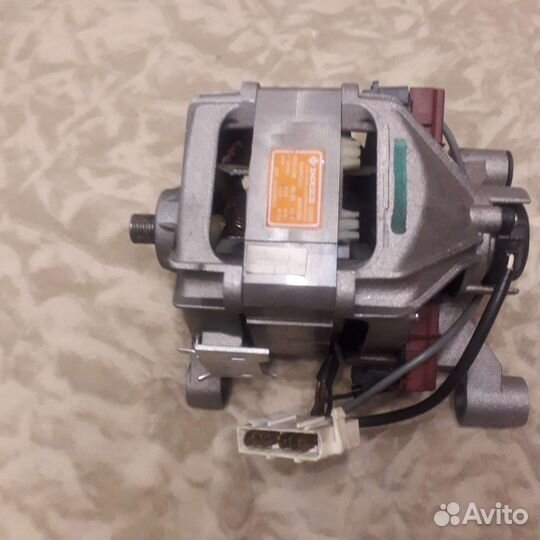 Двигатель,запчасти стеральных машин