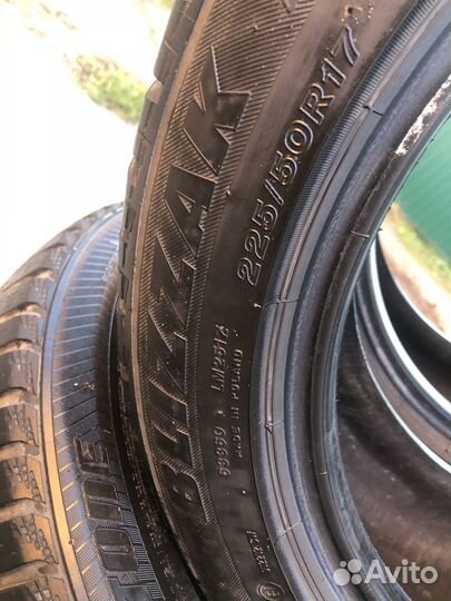 Bridgestone Blizzak LM-25 225/50 R17