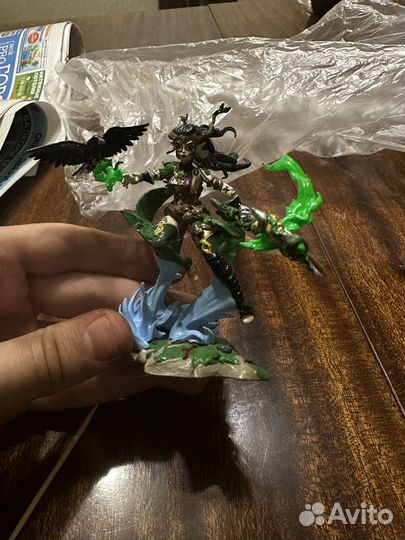 Колекционная фигурка