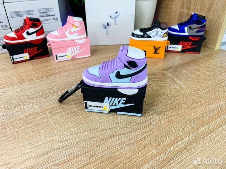 Чехол для AirPods Pro / Pro 2 с карабином (Nike)