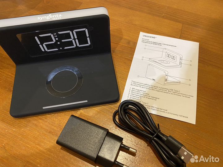 Настольный будильник с беспроводной зарядкой