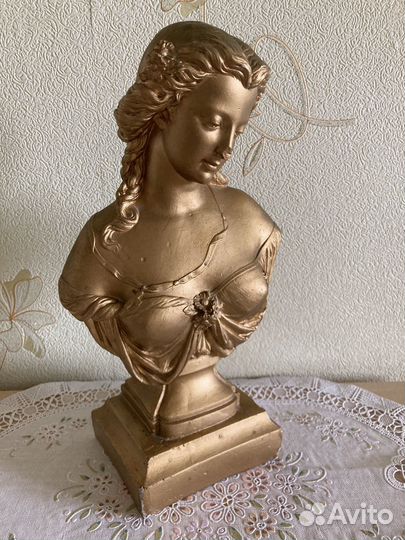 Статуэтка дама