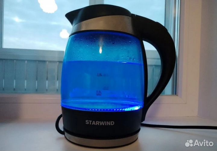 Чайник Starwind SKG2216