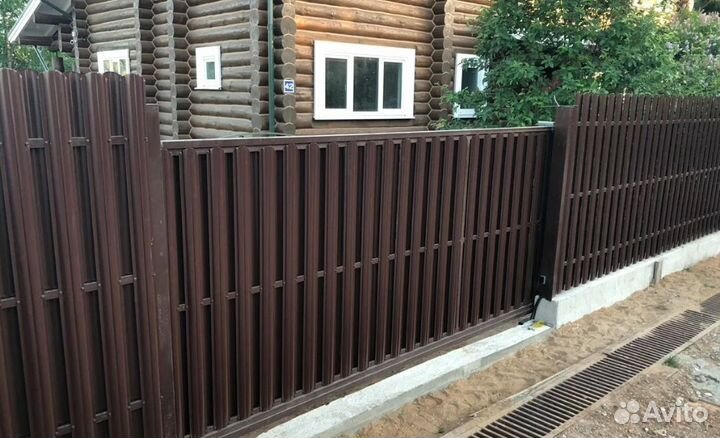 Забор из евроштакетника быстро работа по договору