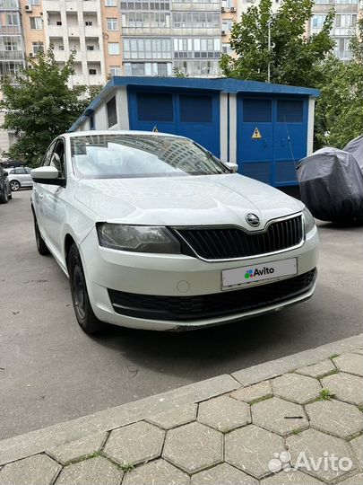 Skoda Rapid 1.6 МТ, 2017, битый, 260 185 км