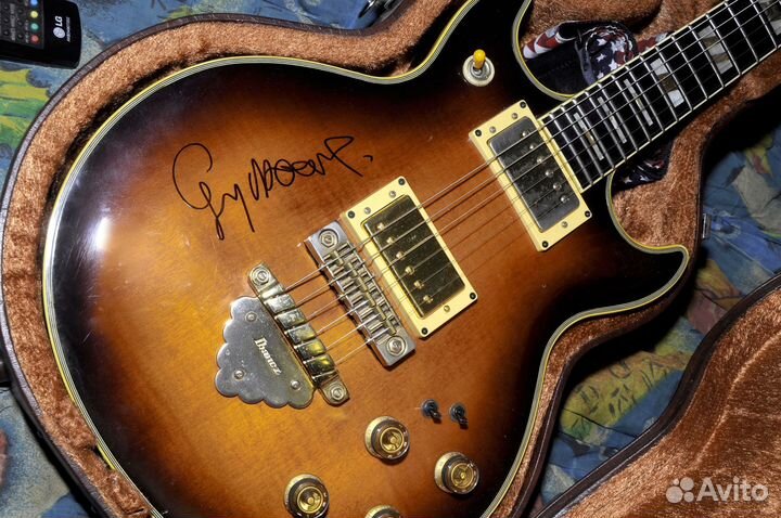 Электрогитара ibanez artist с автографом Гари Мура