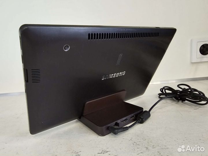 Планшет Samsung series 7 XE700T1A