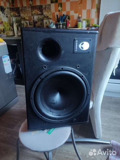 Колонки в авто сабвуфер