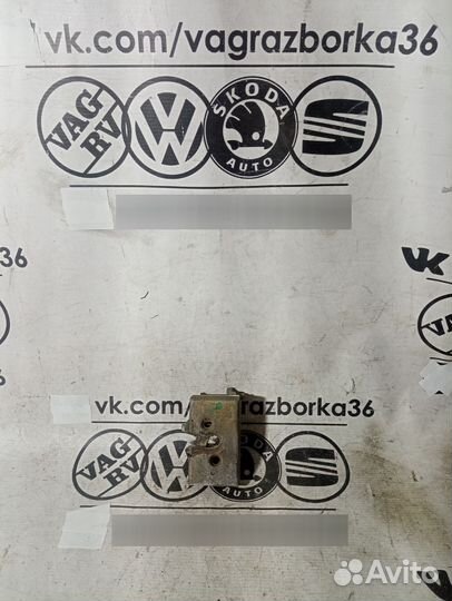 Замок двери передний правый VW Passat B2/Golf 2