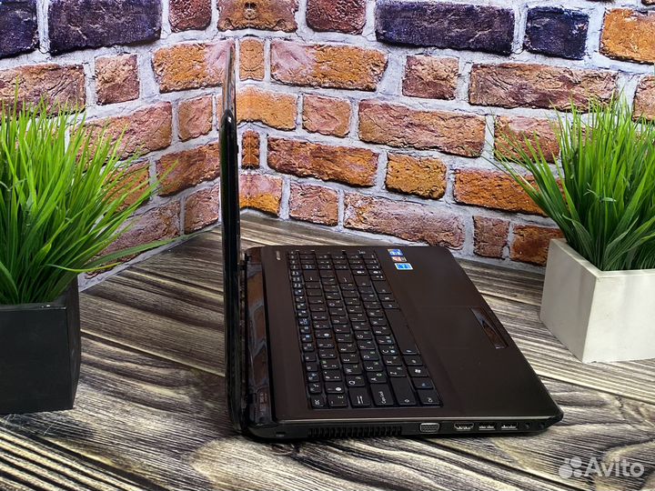 Мощный ноутбук Asus Core i3/8gb/SSD/AMD Radeon