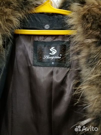 Зимнее пальто с мехом енота