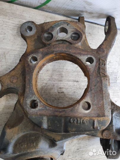 Цапфа задняя левая Toyota Avensis T25 2AZ-FSE