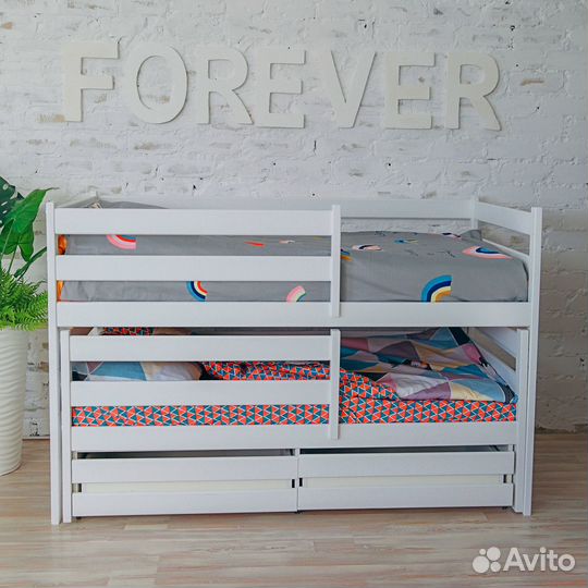 Двухъярусная кровать из массива