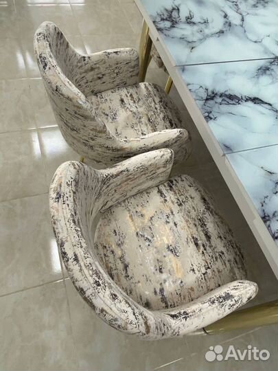 Кухонный стол и стулья