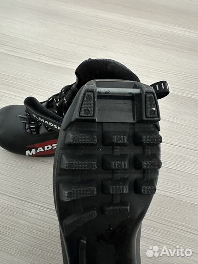 Лыжи и ботинки 34р-р