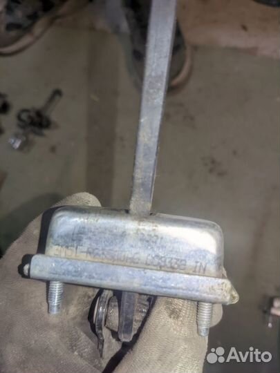 Ограничитель двери задний ford Focus