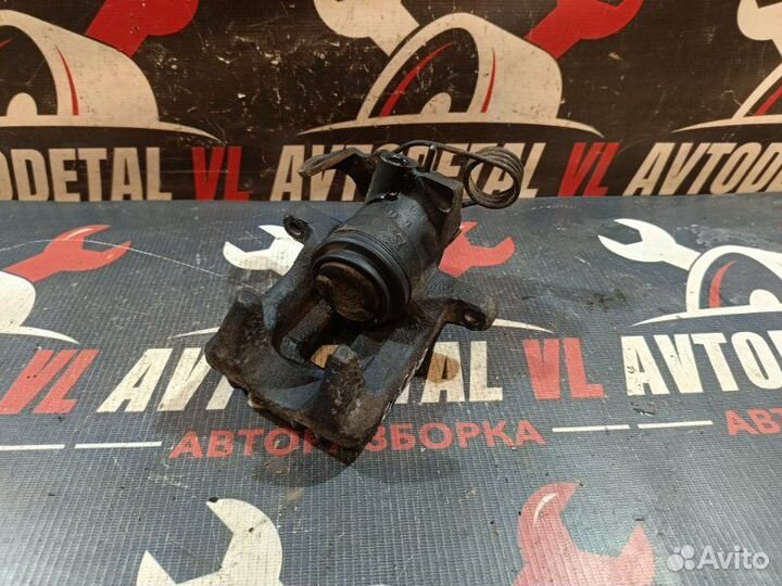 Суппорт тормозной задний правый Volkswagen Passat