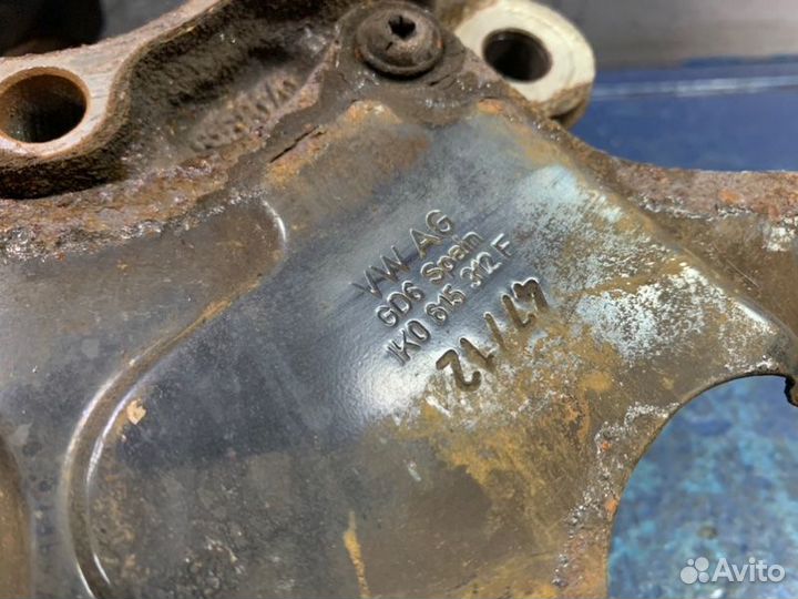 Кулак поворотный правый Audi Q3 8U