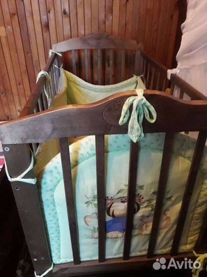 Детская кровать с поперечным маятником