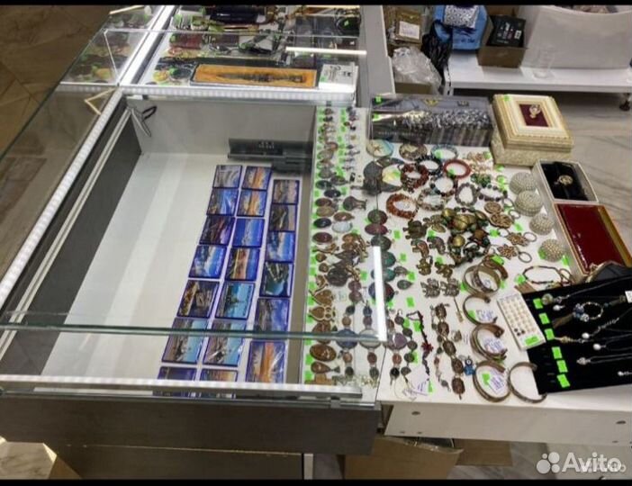 Стеклянная витрина