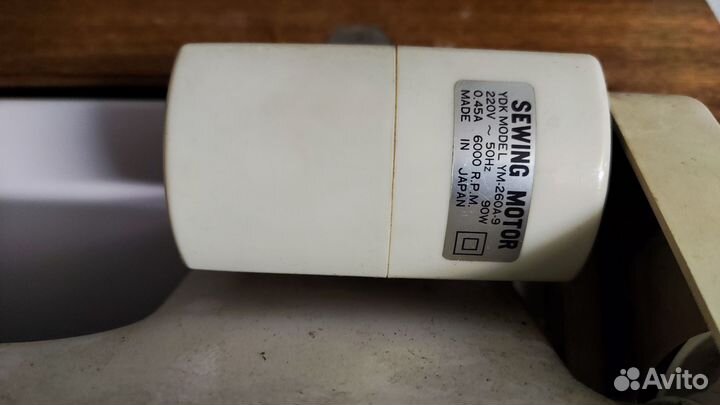 Швейная машина Чайка 142