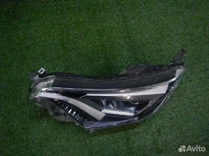 Фара левая Toyota RAV4