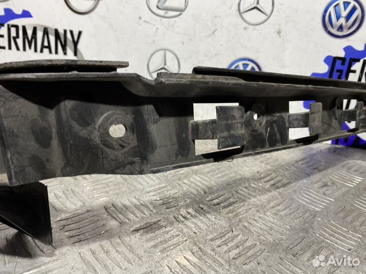Кронштейн бампера задний правый VW Bora