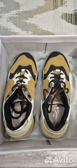 Кроссовки женские