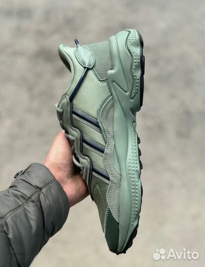 10.5 US. Adidas Ozweego Silver Green. Оригинал