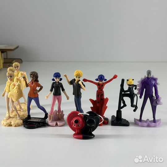 Фигурки из киндера леди баг и супер кот