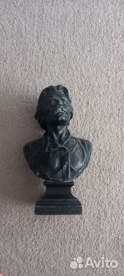 Бюст Горького