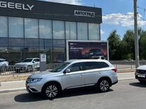 Mitsubishi Outlander 2.0 CVT, 2019, 23 000 км, с пробегом, цена 2 500 000 руб.