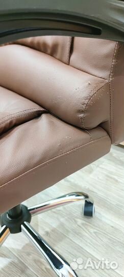 Компьютерное кресло с подножкой и массажем