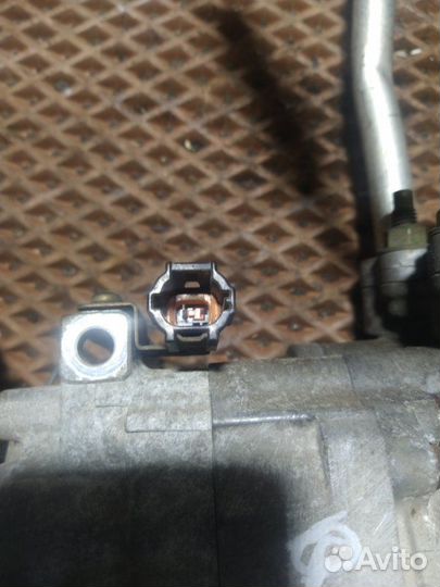 Компрессор кондиционера Nissan Wingroad WFY11