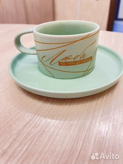 Чашка с блюдцем мятного цвета