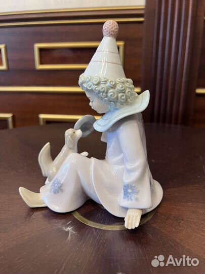 Фарфоровая фигурка девочка с собачкой
