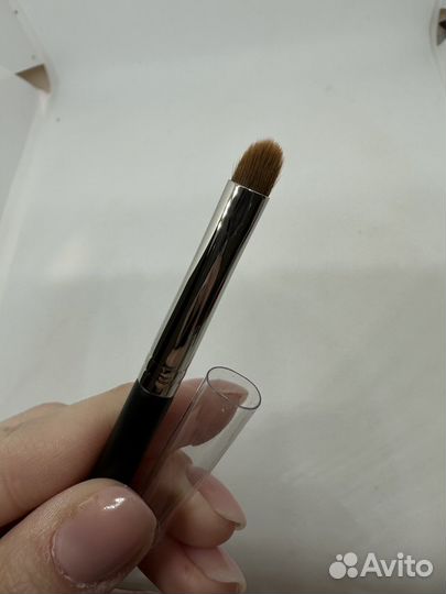 Кисть для макияжа Mac 230s