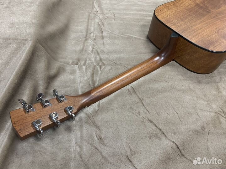 Акустическая гитара