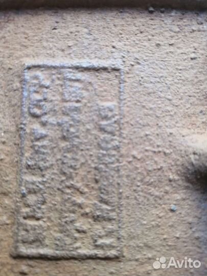 Старинный утюг на углях