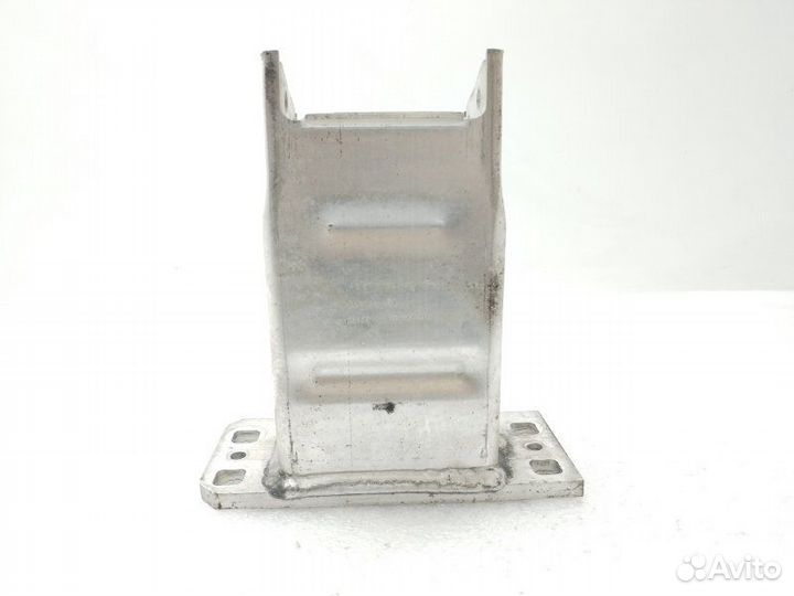 Кронштейн усилителя бампера передний правый Bmw