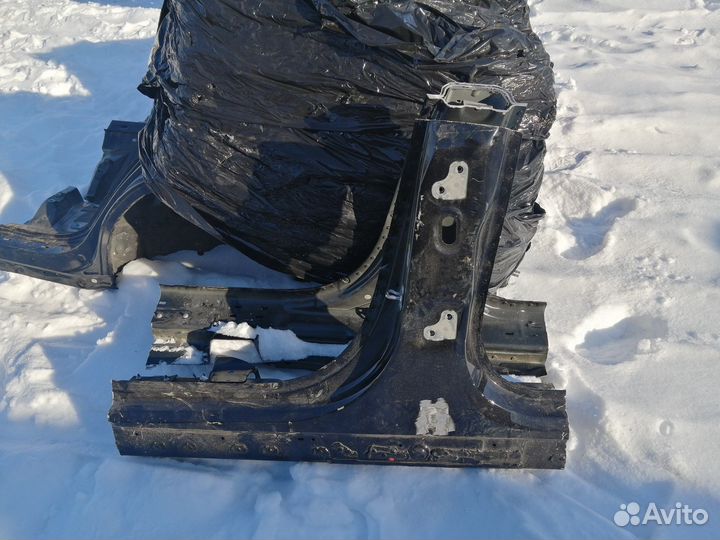 Центральная стойка Jaguar I-pace x590