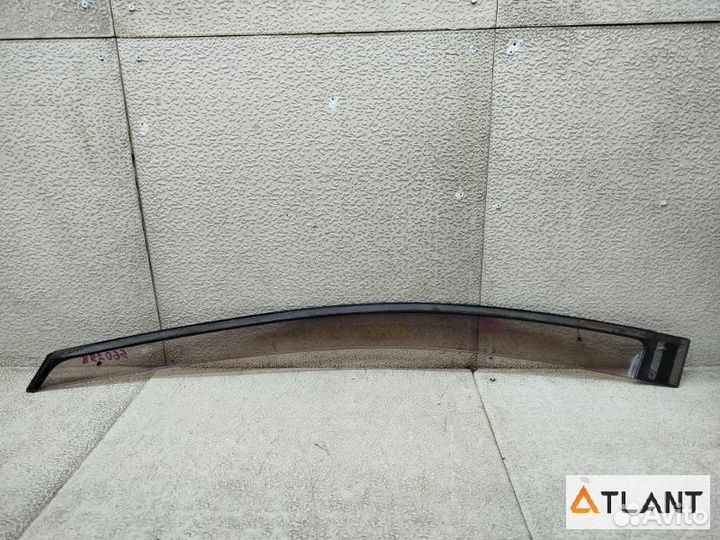 Ветровик передний правый toyota prius