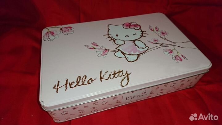 Комплект белья Китти в металлической коробке