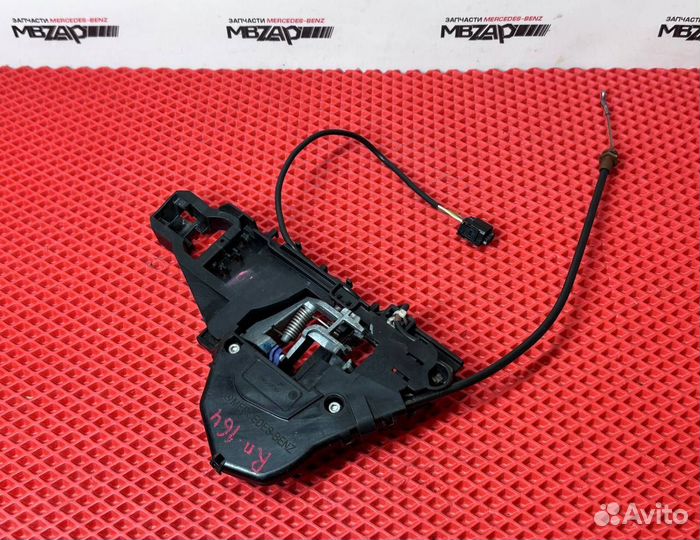 Кронштейн ручки правой двери Mercedes W164 ML